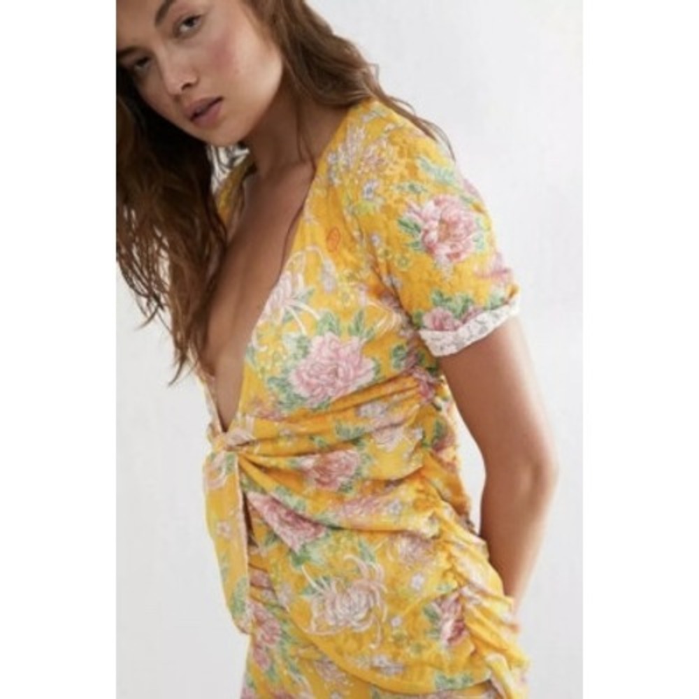 We Are HAH Free People All Tied Up Top Marigold Yellow Floral Lace Kimono XS NWT